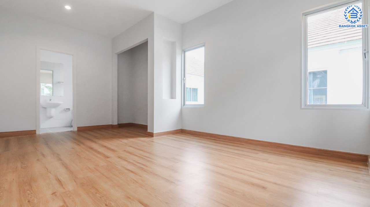 บ้านเดี่ยวมือสองนนทบุรี ม.วิลล่าการ์เด้น2 บางกรวย-ไทรน้อย หลังมุม เนื้อที่ 52.5 ตร.ว. ฟังก์ชัน 3 ห้องนอน 3 ห้องน้ำ จอดรถได้ 2 คัน บรรยากาศเป็นส่วนตัว บนทำเลศักยภาพ เชื่อมต่อหลายเส้นทาง ถ.รัตนาธิเบศร์, ถ.กาญจนาภิเษก และ ถ.ราชพฤกษ์ ใกล้เซ็นทรัลเวสต์เกต และรถไฟฟ้าสายสีม่วง "สถานีบางพลู"...